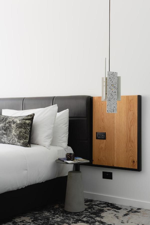 Ebb-ดะนีดิน ภายนอก รูปภาพ A pendant light
